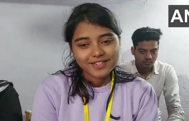 सानिया 27 डिसेंबरपासून पुणे येथे प्रशिक्षणासाठी रुजू होणार आहे. प्रशिक्षण आणि इतर गोष्टी योग्य प्रकारे पार पडल्यास सानिया मिर्झा देशातील पहिली मुस्लिम महिला फायटर पायलट होईल. (PC : ANI)