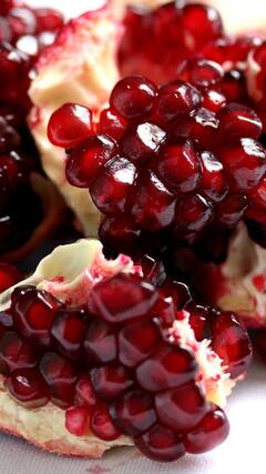 Pomegranate Side Effects : દાડમના સેવનના ફાયદા સાથે આ નુકસાન પણ છે, જાણો સ્વાસ્થ્ય પર શું થાય છે આડઅસર