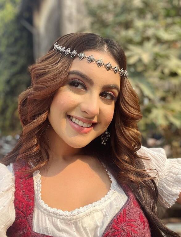 टुनिशा शर्माचा जन्म 4 जानेवारी 2002 रोजी चंदीगडमध्ये झाला होता. लहानपणापासूनच तिला अभिनयाची आवड होती.