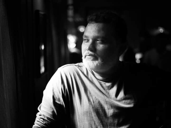 'मैं अटल हूँ' या सिनेमाच्या दिग्दर्शनाची धुरा रवी जाधव सांभाळत आहेत.