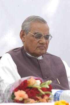 Atal Bihari Vajpayee: রাজনীতির ভেদাভেদ মুছে যেত তাঁর সামনে, আজ অটল বিহারীর জন্মদিন