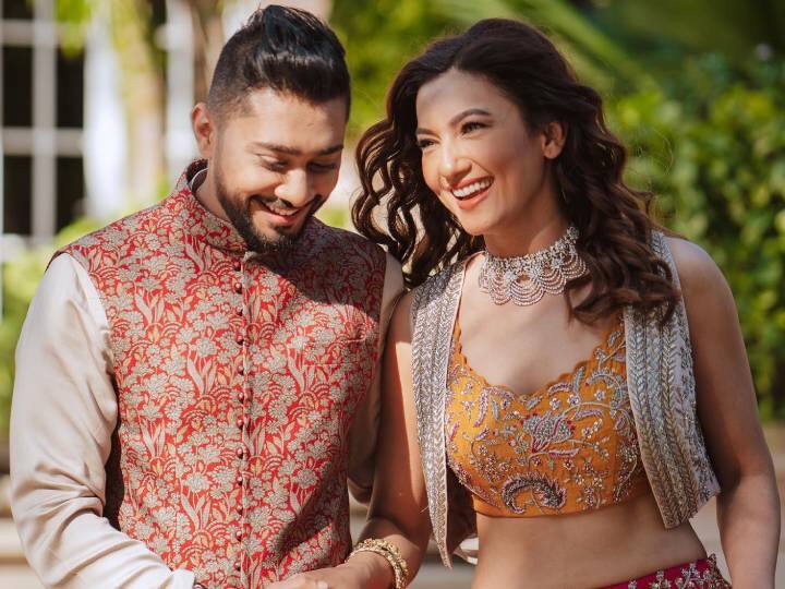 Gauahar Khan Zaid Darbar Love Story: ग्लैमर वर्ल्ड के सबसे पसंदीदा कपल गौहर खान और जैद दरबार की लव स्टोरी बेहद दिलचस्प है. आइए आपको उनकी पहली मुलाकात से शादी तक की कहानी के बारे में बताते हैं.