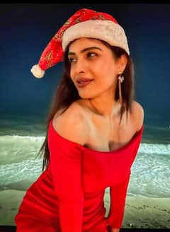 In Pics: नेहाचं भन्नाट ख्रिसमस सेलिब्रेशन; लाल रंगाचा ड्रेस अन् हॉट अदा