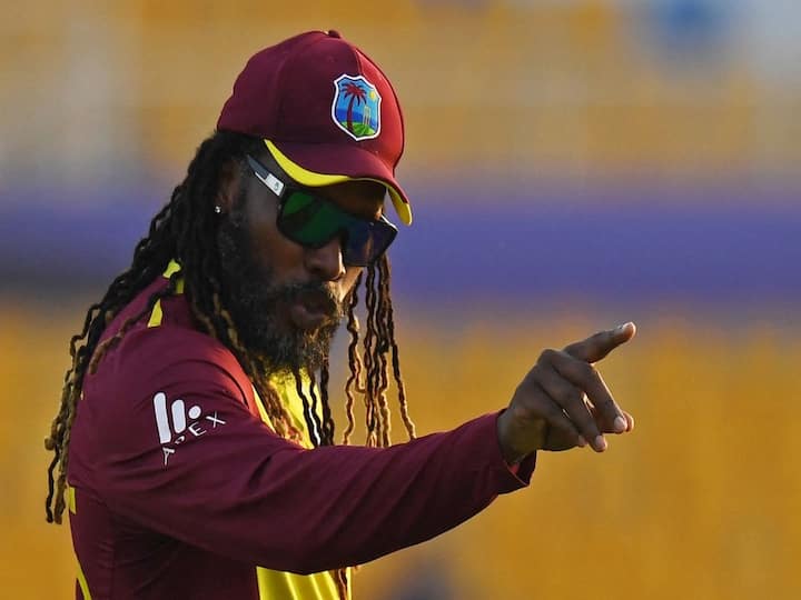 IPL Auction 2023: Chris Gayle Pokes Nicholas Pooran After He Becomes Costliest Windies Player In IPL watch video IPL Auction 2023: 'Money That I Lend You..': Chris Gayle Cracks Hilarious Joke After Nicholas Pooran Becomes Costliest West Indies Player In IPL- WATCH