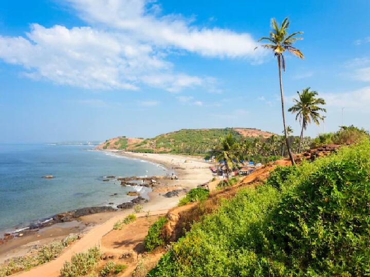 Goa Tour Package: हर साल करोड़ों की संख्या में सैलानी गोवा में हॉलिडे मनाने जाते हैं. अगर आप भी अपने परिवार या दोस्तों के साथ यहां जाने का प्लान बना रहे हैं तो इंडियन रेलवे आपके लिए एक शानदार टूर पैकेज लेकर आया है.(PC: Freepik)