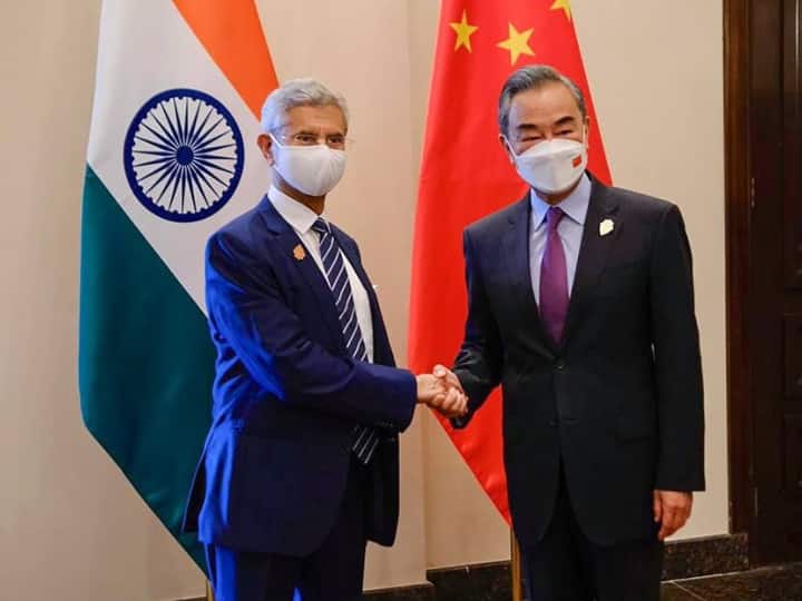 LAC Dispute: तवांग झड़प के बाद चीनी विदेश मंत्री बोले- दोनों देश सीमावर्ती क्षेत्रों में स्थिरता बनाए रखने के लिए प्रतिबद्ध Chinese Foreign Minister Wang Yi on Tawang Clash said we stand ready to work with India LAC Dispute: तवांग झड़प के बाद चीनी विदेश मंत्री बोले- दोनों देश सीमावर्ती क्षेत्रों में स्थिरता बनाए रखने के लिए प्रतिबद्ध