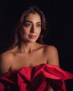 Shriya Saran: ஜிங்கிள் பெல்ஸ் ஜிங்கிள் பெல்ஸ்...நடிகை ஸ்ரேயாவின் கிறிஸ்துமஸ் போட்டோஷூட் !