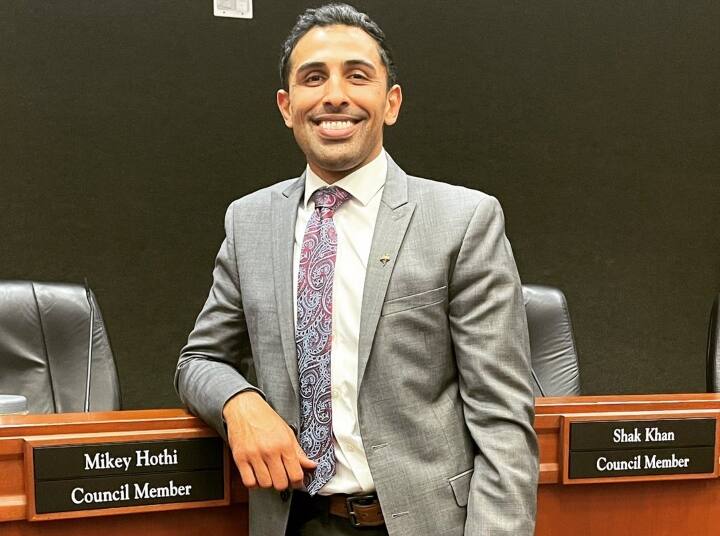 Mikey Hothi become first Ever Sikh mayor in USA Calfornia Mikey Hothi: कैलिफोर्निया को मिला पहला सिख मेयर, पंजाबी मूल के मिकी होथी बने लोदी सिटी काउंसिल के सर्वेसर्वा