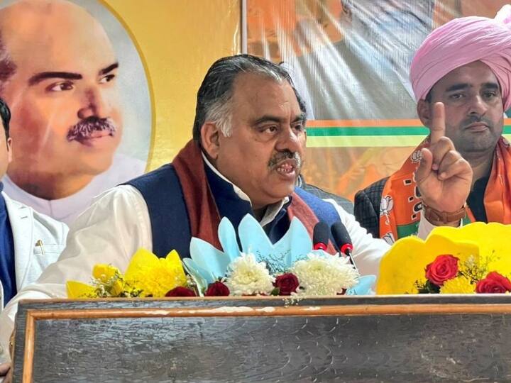 Jammu News: बीजेपी नेता तरुण चुग ने लगाया अब्दुल्ला, मुफ्ती और गांधी परिवार पर लूट का आरोप, कहा- पहले थी आतंकवाद की राजधानी BJP leader Tarun Chugh accuses loot Farooq Abdullah Mehbooba Mufti Rahul Gandhi Jammu News: बीजेपी नेता तरुण चुग ने लगाया अब्दुल्ला, मुफ्ती और गांधी परिवार पर लूट का आरोप, कहा- पहले थी आतंकवाद की राजधानी