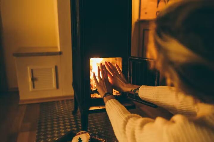 ਅਜਿਹੇ 'ਚ ਤਾਪਮਾਨ 'ਚ ਵਾਰ-ਵਾਰ ਬਦਲਾਅ ਆਉਣ ਨਾਲ ਸਰੀਰ ਦੀ ਇਮਿਊਨ ਸਿਸਟਮ ਕਮਜ਼ੋਰ ਹੋ ਜਾਂਦੀ ਹੈ ਅਤੇ ਤੁਸੀਂ ਬਿਮਾਰ ਹੋ ਸਕਦੇ ਹੋ।