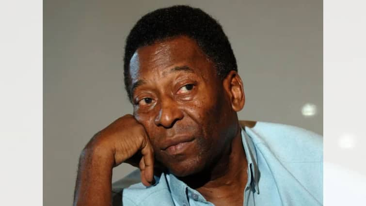 Pele's daughter shares legendary footballers picture from hospital on Christmas eve Pele Health Update: বড়দিনেও হাসপাতালেই শয্যাশায়ী পেলে, সোশ্যাল মিডিয়ায় ছবি পোস্ট করলেন কন্যা