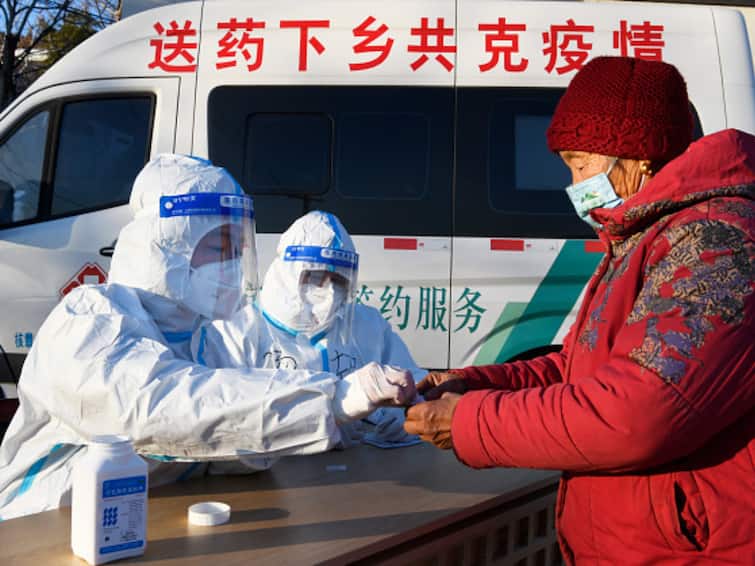 COVID 19 China: चीन में हर रोज हो रही है 9000 से अधिक मौतें, यूके की रिसर्च फर्म का दावा