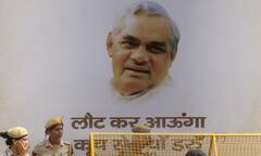Atal Bihari Vajpayee: রাজনীতির ভেদাভেদ মুছে যেত তাঁর সামনে, আজ অটল বিহারীর জন্মদিন