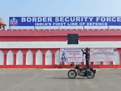 In Photos: BSF की सीमा भवानी ग्रुप की हिमांशु सिरोही ने 6 घंटे से ज्यादा खड़े होकर चलाई बाइक, देखें तस्वीरें