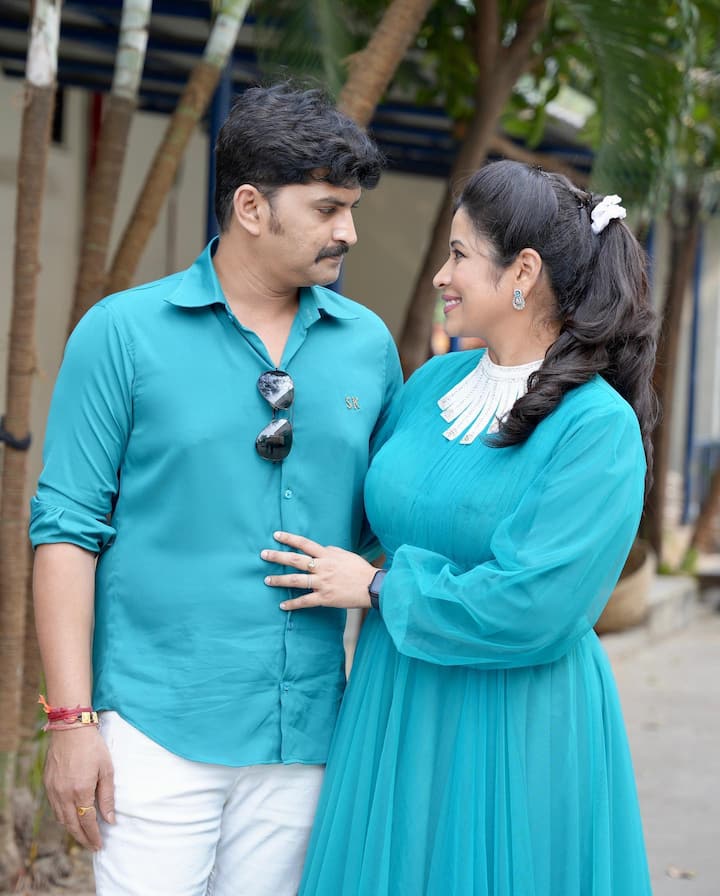 జకుమారి, శివరంజిని, పెళ్లి పుస్తకం సీరియల్స్ లో బుల్లితెరపై పాపులారిటీ సంపాదించుకుంది. సీరియల్ నటుడు రవికిరణ్ ని పెళ్లిచేసుకుని బ్రేక్ తీసుకున్న సుష్మ... కార్తీకదీపం సీరియల్ తో గ్రాండ్ గా రీఎంట్రీ ఇచ్చింది.