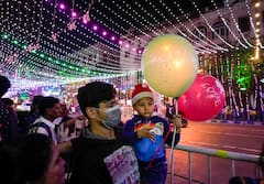 Christmas 2022: বছরশেষের রঙিন দিন, বড়দিন উপলক্ষে সেজে উঠল শহর থেকে দেশ