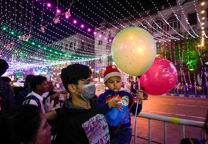 Kolkata Christmas Celebration: আজ ২৫ ডিসেম্বর শুভ বড়দিন। বছরশেষের রঙিন পার্বণ আজ