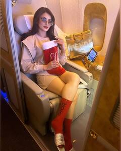 Urvashi Rautela: उर्वशी रौतेला का क्रिसमस पर दिखा खूबसूरत अंदाज, आप भी पार्टी में इसी तरह हो जाएं तैयार