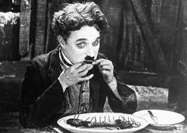 Charlie Chaplin Death Anniversary : चार्लीने वयाच्या अवघ्या पाचव्या-सहाव्या वर्षी लोकांना हसवायला सुरुवात केली.