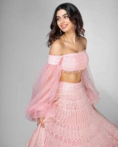 Khushi Kapoor Pics: पर्पल गर्ल... बॅकलेस शॉर्ट ड्रेस अन् बोल्ड अदा; खुशी कपूरवर सारेच फिदा!