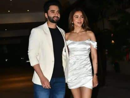 Rakul Preet Singh-Jacky Bhagnani Pics: ਅਭਿਨੇਤਾ ਅਤੇ ਨਿਰਦੇਸ਼ਕ ਜੈਕੀ ਭਗਨਾਨੀ ਨੇ 24 ਦਸੰਬਰ ਨੂੰ ਆਪਣਾ 38ਵਾਂ ਜਨਮਦਿਨ ਮਨਾਇਆ। ਇਸ ਮੌਕੇ ਉਨ੍ਹਾਂ ਦੀ ਪ੍ਰੇਮਿਕਾ ਅਤੇ ਅਦਾਕਾਰਾ ਰਕੁਲ ਪ੍ਰੀਤ ਸਿੰਘ ਵੀ ਨਜ਼ਰ ਆਈ।