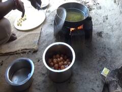 हिंगोलीतल्या शेतकऱ्यांनी चक्क सोयाबीनपासून बनवलं गुलाबजामून अन् पनीर; भावही दणकून, कशी आहे प्रक्रिया