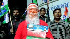 বড়দিনের কেক বিলি করে পঞ্চায়েত ভোটের প্রচার শুরু তৃণমূল প্রধানের