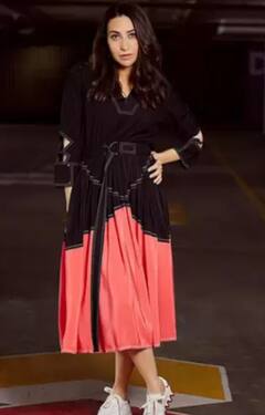 कलर ब्लॉकिंग ड्रेस को स्टाइल करना है तो करिश्मा कपूर से लें इंस्पिरेशन...देखते रह जाएंगे लोग