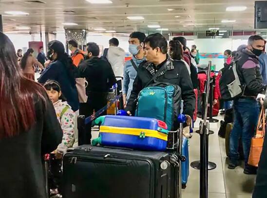 coronavirus delhi approx 25000 travellers arrive at igi airport out of which 500 random passengers tested for covid 19 Coronavirus: ਕੋਰੋਨਾ ਦੇ ਖਤਰਨਾਕ ਵੇਰੀਐਂਟ B.7 ਨੂੰ ਲੈ ਕੇ IGI ਏਅਰਪੋਰਟ 'ਤੇ ਅਲਰਟ