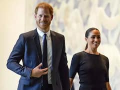 British Royal Family Christmas: क्रिसमस के जश्न में डूबी दुनिया, ब्रिटिश शाही परिवार के राजकुमार हैरी पर टिकीं निगाहें