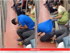 Video: मेट्रो की सीट पर बैठे शख्स को आई नींद, लड़का गिरता उससे पहले लड़की ने ऐसे बचाया 