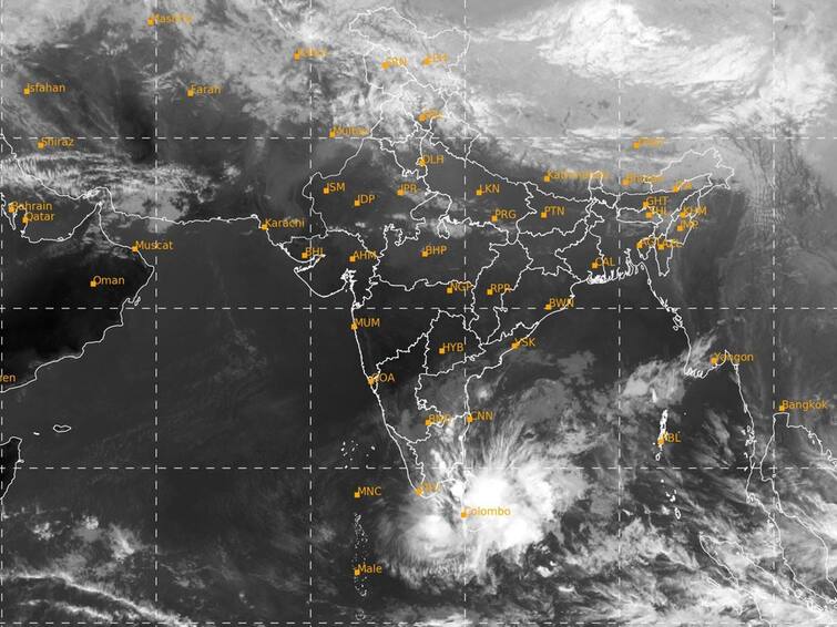 The prolonged depression in the Bay of Bengal weakened into a depression TN Rain Alert: வங்கக்கடலில் வலுவிழந்தது காற்றழத்த தாழ்வு மண்டலம்..! நாளை கரையை கடக்கிறது...!