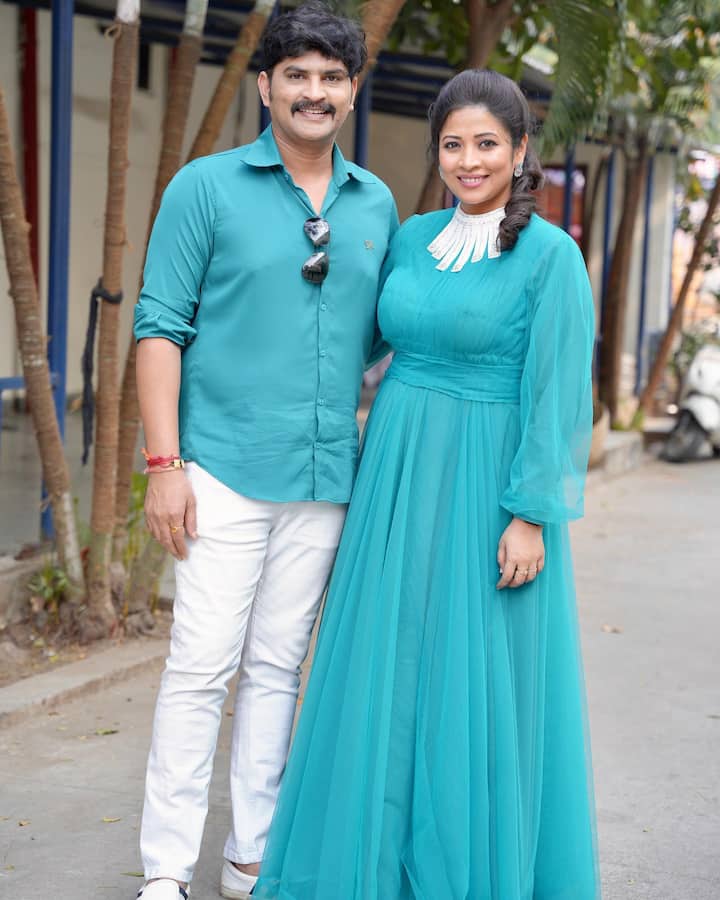 కార్తీకదీపం సీరియల్ లో సౌందర్య కూతురిగా, నిరుపమ్-ప్రేమ్ కి తల్లి స్వప్న గా నటించింది