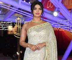 ਦੇਸੀ ਗਰਲ ਪ੍ਰਿਅੰਕਾ ਚੋਪੜਾ ਦੀ ਸਾੜੀ ਦਾ ਲੁੱਕ ਸਭ ਤੋਂ ਵਧੀਆ ਹੈ, ਤੁਸੀਂ ਵੀ ਫਾਲੋ ਕਰ ਸਕਦੇ ਹੋ