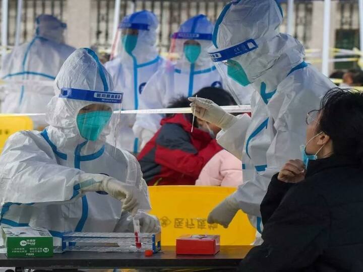 China Corona Update doctor said expect close to 100 mn COVID cases and 1 mn deaths in China चीन में कोरोना से हाहाकार के बीच डॉक्टरों का दावा- 10 करोड़ लोग हो सकते हैं संक्रमित, 10 लाख से ज्यादा मौतों की आशंका