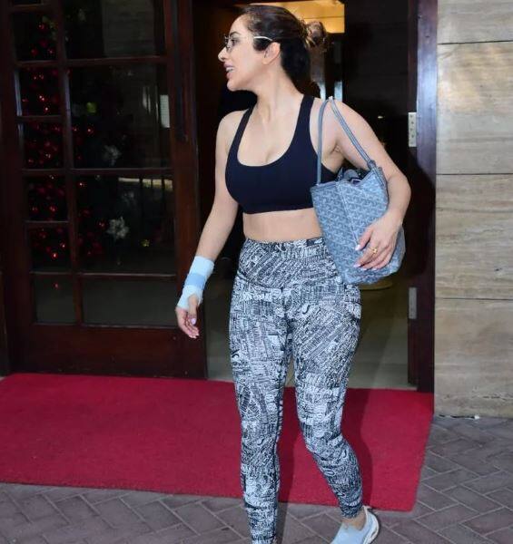 સૌફી ચૌધરી જિમ લૂકમાં ખૂબ જ હોટ લાગી રહી છે.