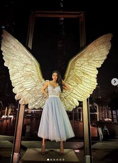 Neha Malik: ਬਲੂ ਪੋਲਕਾ-ਡਾਟਸ ਡਰੈੱਸ 'ਚ ਨੇਹਾ ਮਲਿਕ ਨੇ ਦਿੱਤੀ ਕ੍ਰਿਸਮਿਸ ਵਾਈਬਸ, ਬੋਲਡਨੈੱਸ ਦੇਖ ਕੇ ਉਡ ਜਾਣਗੇ ਹੋਸ਼