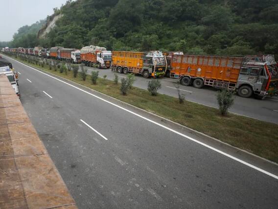 Road Transport: ਸੁਸਤ ਰਫ਼ਤਾਰ ਨਾਲ ਚੱਲ ਰਹੀ ਸੜਕੀ ਆਵਾਜਾਈ ਤੇ ਰਾਜਮਾਰਗ ਖੇਤਰ ਦੇ ਪ੍ਰੋਜੈਕਟਾਂ ਦੀ ਰਫ਼ਤਾਰ, ਸਰਕਾਰੀ ਰਿਪੋਰਟ ਵਿੱਚ ਖੁਲਾਸਾ Road Transport: ਸੁਸਤ ਰਫ਼ਤਾਰ ਨਾਲ ਚੱਲ ਰਹੀ ਸੜਕੀ ਆਵਾਜਾਈ ਤੇ ਰਾਜਮਾਰਗ ਖੇਤਰ ਦੇ ਪ੍ਰੋਜੈਕਟਾਂ ਦੀ ਰਫ਼ਤਾਰ, ਸਰਕਾਰੀ ਰਿਪੋਰਟ ਵਿੱਚ ਖੁਲਾਸਾ