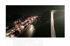 Mumbai - Pune Expressway: पुणे- मुंबई द्रुतगती मार्गावर वाहतूक कोंडी, वाहनाच्या दोन किमीच्या रांगा