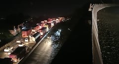 Mumbai - Pune Expressway: पुणे- मुंबई द्रुतगती मार्गावर वाहतूक कोंडी, वाहनाच्या दोन किमीच्या रांगा