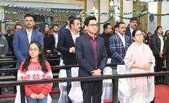 Mamata Banerjee: লাল সোয়েটারে প্রাণচঞ্চল আজানিয়া, মমতার সঙ্গে বড়দিনের প্রার্থনায় অভিষেক-কন্যাও