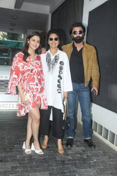 Christmas 2022: नीतू कपूर के साथ क्रिसमस लंच पर पहुंचीं Alia Bhatt, श्वेता-नव्या जैसे कई और सितारे भी दिखे