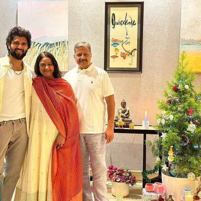 ఫ్యామిలీతో విజయ్ దేవరకొండ