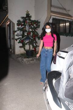 क्रॉप टॉप डेनिम जींस में टिप-टॉप बनकर सैलून निकलीं न्यासा देवगन, सामने आईं ऐसी तस्वीरें