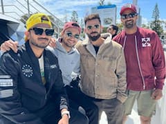 In Pics : कॅज्युवल लूकमध्येही विराट दिसतो हँडसम, एखाद्या मॉडेललाही लाजवेल असा आहे कोहलीचा लूक