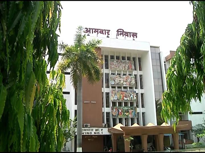 सुमारे पाच एकर क्षेत्रात विस्तारलेल्या आमदार निवासामध्ये 403 खोल्या असून क्षमतेनुसार महाराष्ट्रातील प्रत्येक आमदाराला या ठिकाणी खोली मिळेल एवढी व्यवस्था आहे.