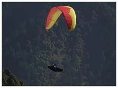 कुल्लू में पैराग्लाइडिंग के दौरान सैकड़ों फुट की ऊंचाई से गिरा महाराष्ट्र का पर्यटक, हुई मौत