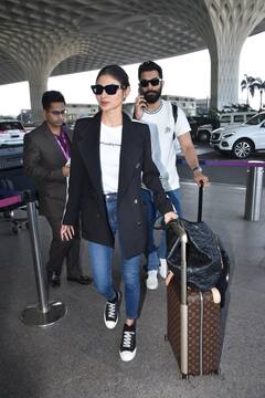 Mouni Roy Airport Look: पति के साथ न्यू ईयर सेलिब्रेशन के लिए रवाना हुई मौनी रॉय, स्टाइलिश लुक में एयरपोर्ट पर हुई स्पॉट