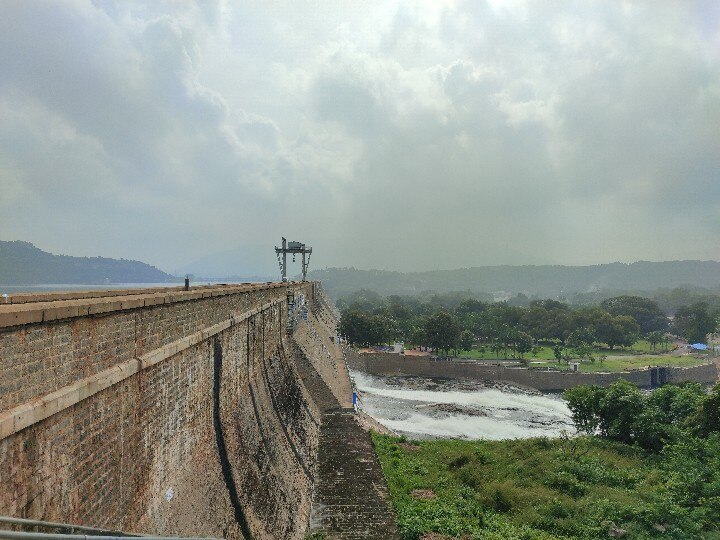 மேட்டூர் அணையின் நீர் வரத்து மூன்றாம் நாளாக 5,600 கன அடியாக நீடிப்பு