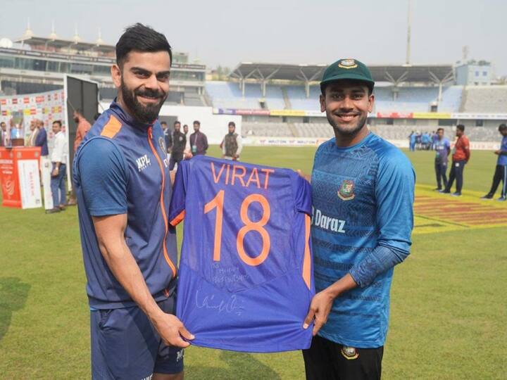 India vs Bangladesh, 2nd Test: Virat Kohli gifts to Mehidy Hasan Virat Kohli: கோவத்தை காட்டினாலும் கோலி கோலிதான்... வங்கதேச வீரருக்கு விராட் அளித்த பரிசு...!